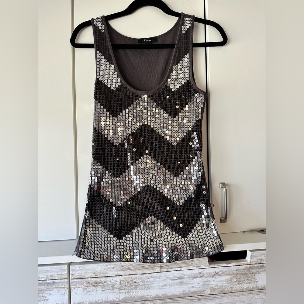✨🤎 Express Sequin Chevron Tank Top Black Silver Party Size Large - Picture 1 of 7